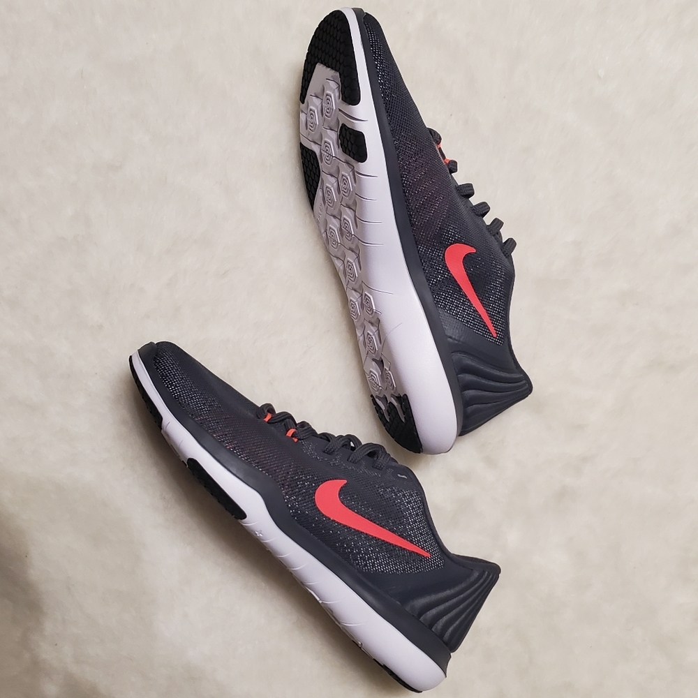 Women Nike Flex Supreme  TR 5, size 7.5, color grey and pinkish